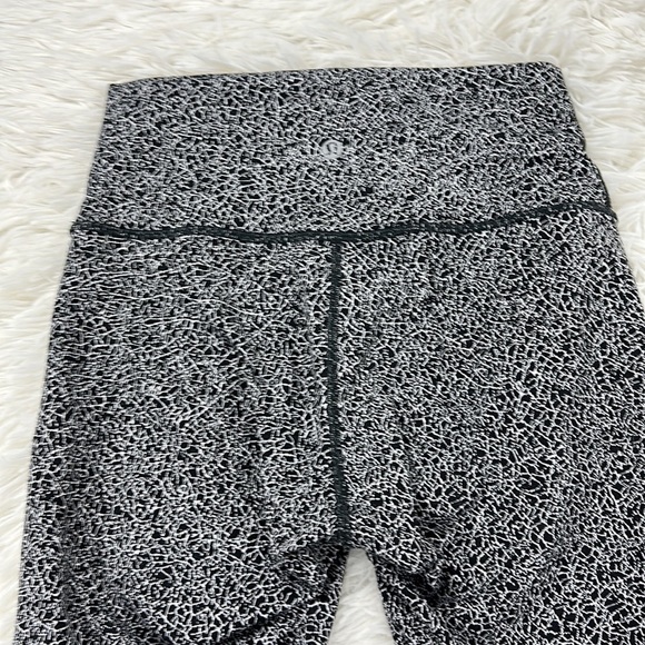 Lululemon Wunder Under Hi-Rise 1/2 Tight (17") Luon Crackle Jaquard Black White - Picture 4 of 5